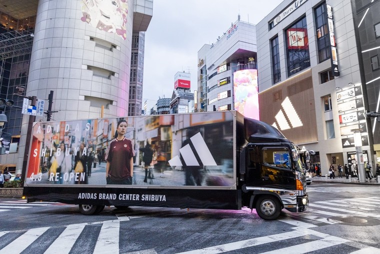 Thumb e38388e383a9e38383e382af